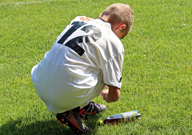 可能出现发动机故障 美联航一飞机紧急降落.